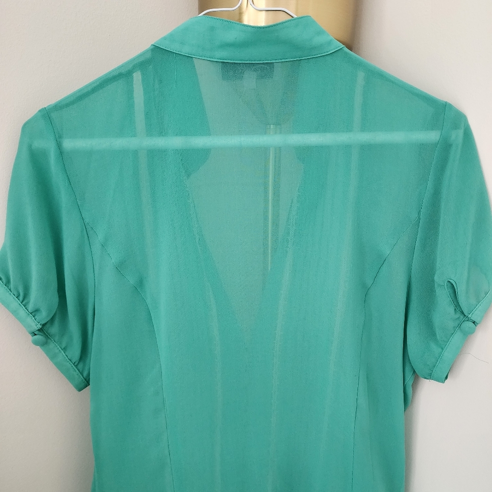 Silky Sea Green Blouse, with capped button short sleeves and lace embroidery. - Picture 4 of 6